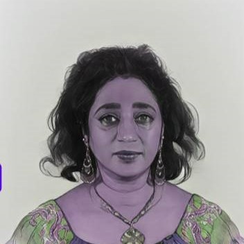 Foto de una mujer con un filtro que le da un tono violeta a la piel. 